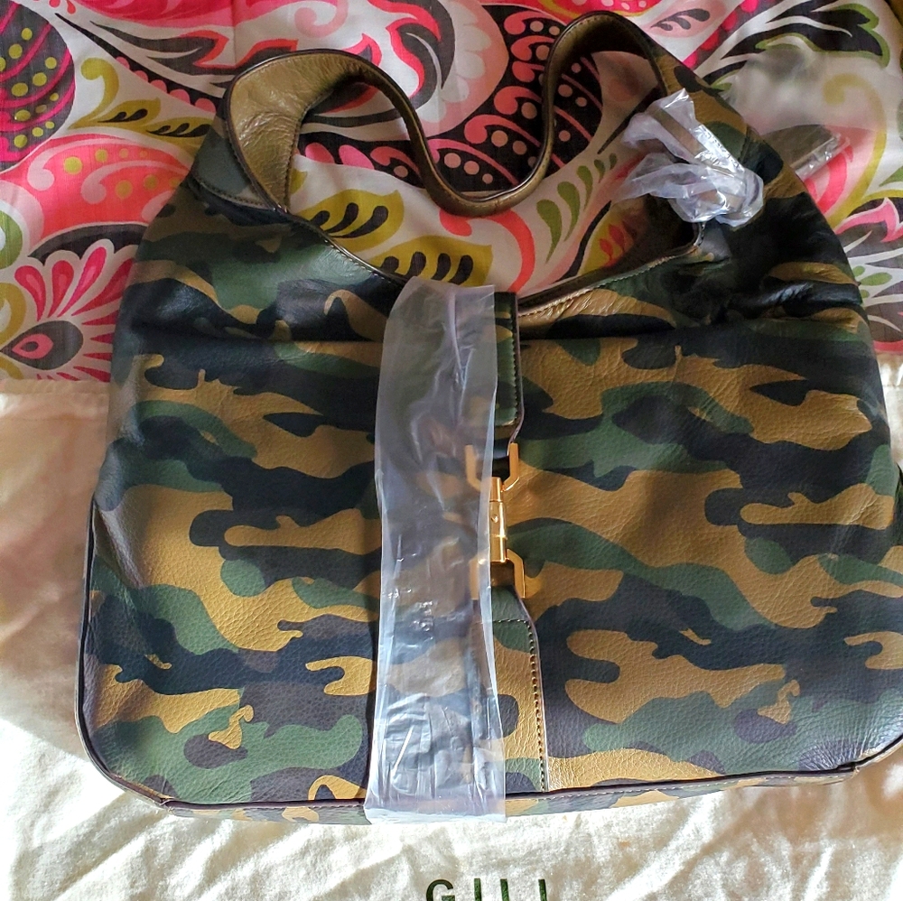 GILI camouflage hand bag/purse